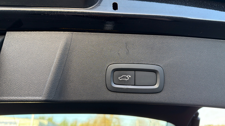 Volvo Xc40 2.0 T4 Inscription 5dr AWD Geartronic Petrol Estate